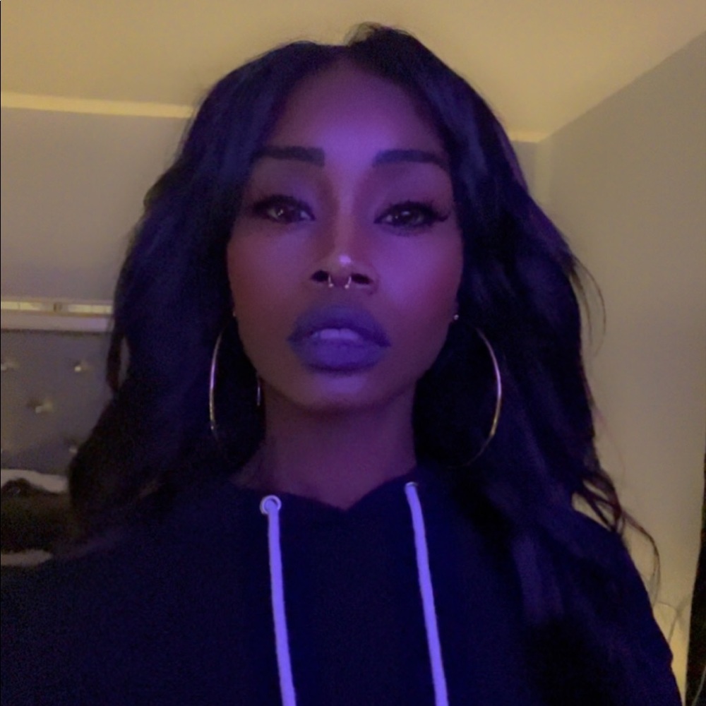 Meet your Posher, Ebonie